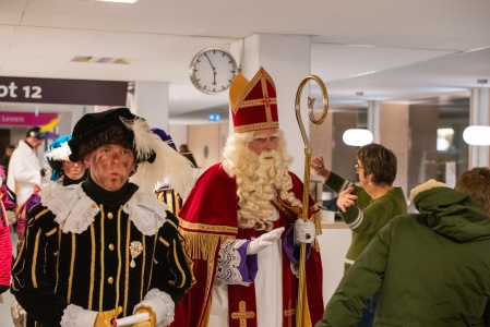 2025-11-23 Sint leest voor-73